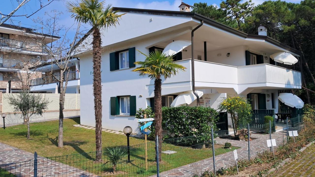 Villa Barbara Fra I Pini Lignano Sabbiadoro Exteriör bild
