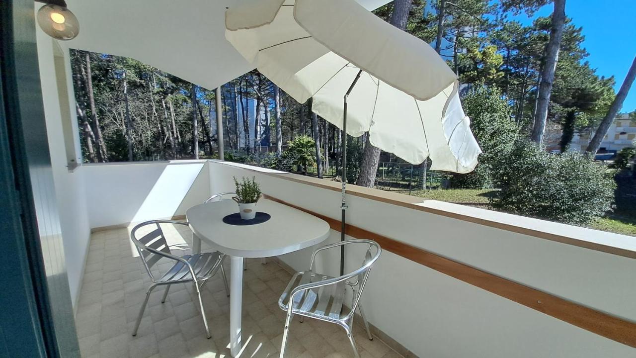 Villa Barbara Fra I Pini Lignano Sabbiadoro Exteriör bild