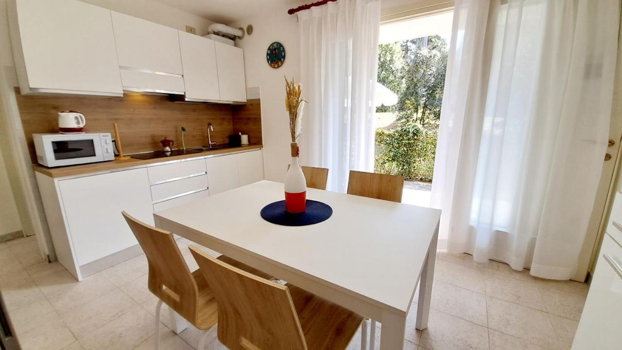 Villa Barbara Fra I Pini Lignano Sabbiadoro Exteriör bild