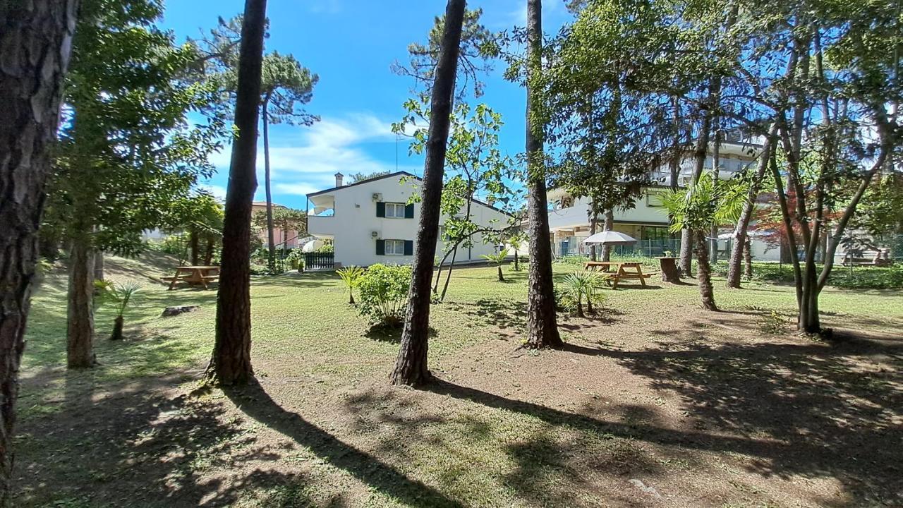 Villa Barbara Fra I Pini Lignano Sabbiadoro Exteriör bild